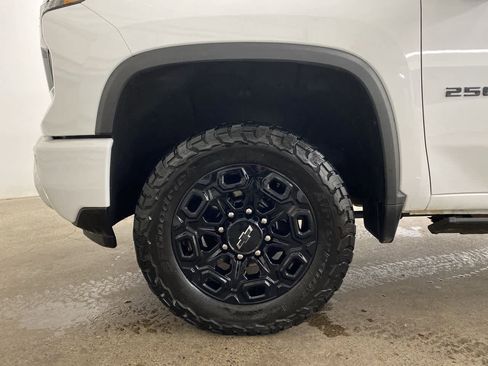Used 2024 Chevrolet Silverado 2500 LT w/ Z71 Sport Edition image 12