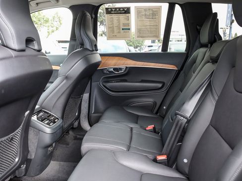 Used 2025 Volvo XC90 B6 Plus image 18