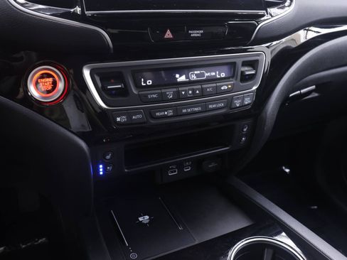 Certified 2025 Honda Ridgeline Black Edition image 6