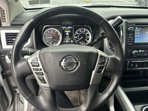 Used 2018 Nissan Titan PRO-4X AWD/4WD image 13