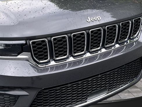 Certified 2024 Jeep Grand Cherokee Laredo X w/ Trailer Tow Package AWD/4WD image 28