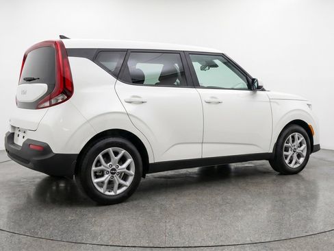 Used 2025 Kia Soul LX w/ LX Technology Package FWD image 9
