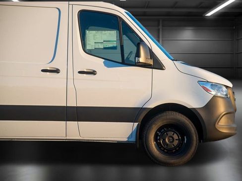 Used 2025 Mercedes-Benz Sprinter 2500 image 9