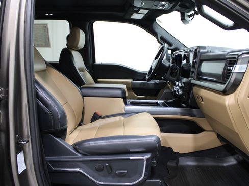 Used 2023 Ford F250 Lariat w/ Chrome Package image 31