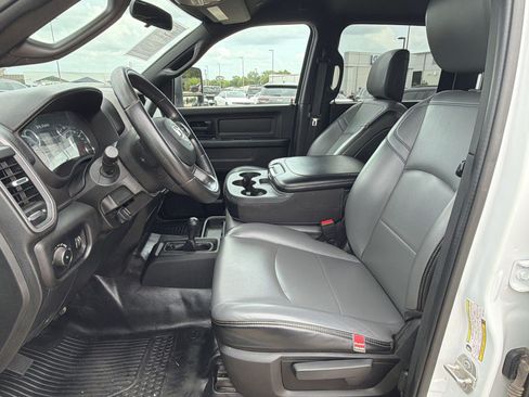 Used 2024 RAM 2500 Tradesman w/ Chrome Appearance Group AWD/4WD image 5