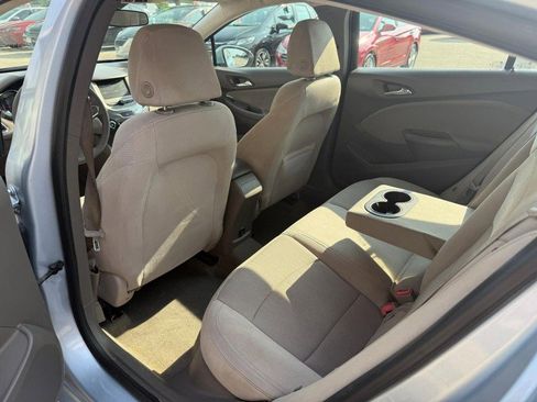 Used 2018 Chevrolet Cruze LT w/ Convenience Package image 12