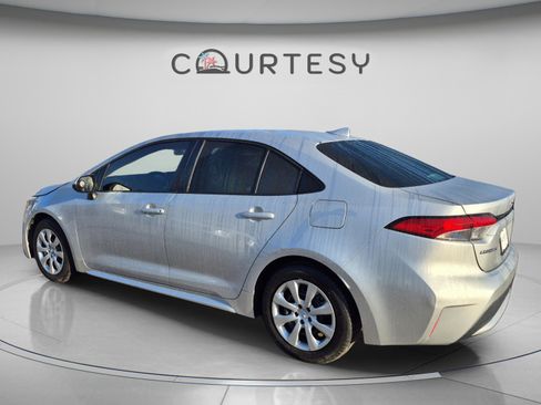 Used 2021 Toyota Corolla LE FWD image 5