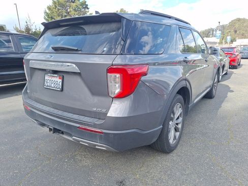 Certified 2022 Ford Explorer XLT w/ Equipment Group 202A image 4