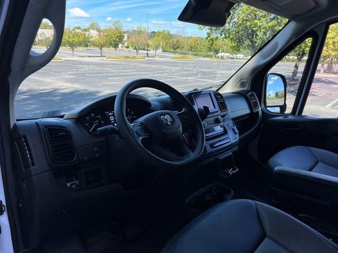 Used 2024 RAM ProMaster 2500 w/ Convenience Group image 25