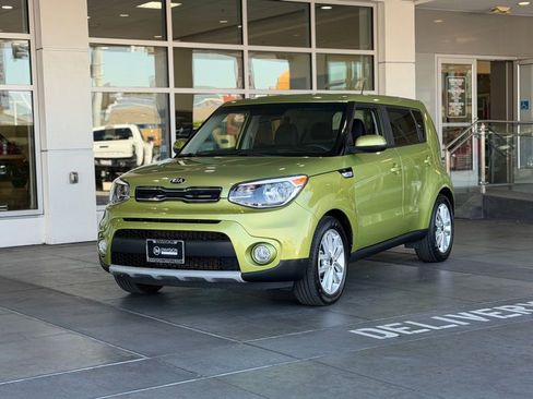 Used 2019 Kia Soul + image 2