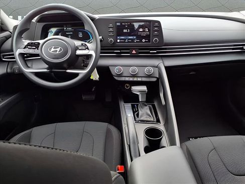 New 2026 Hyundai Elantra SE image 15