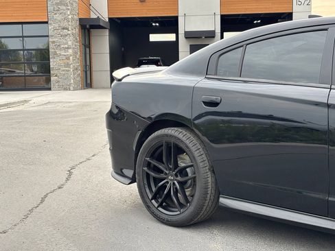 Used 2019 Dodge Charger R/T RWD image 3