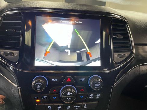 Used 2021 Jeep Grand Cherokee Limited AWD/4WD image 23