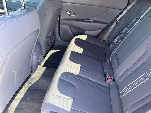 Used 2025 Hyundai Elantra SEL image 18