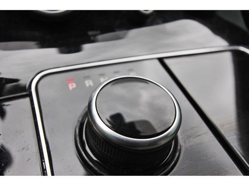 Used 2018 Land Rover Range Rover Velar R-Dynamic HSE image 24