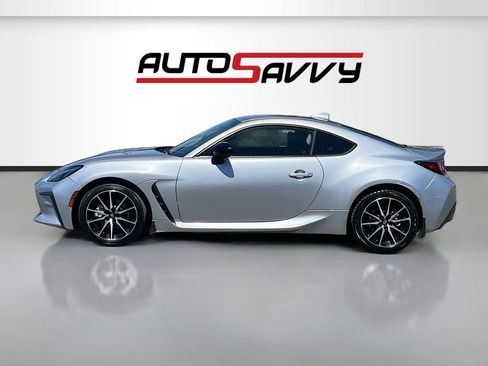 Used 2023 Toyota GR86 RWD image 4