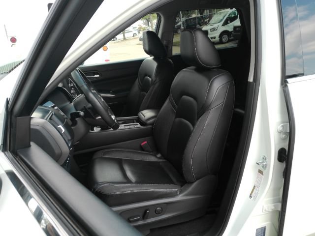 Used 2022 Nissan Pathfinder SL w/ SL Black Package FWD image 6