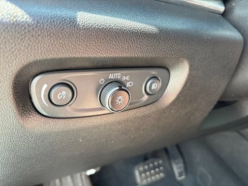 Used 2018 Chevrolet Traverse LT FWD image 24
