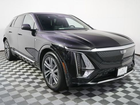 Used 2024 Cadillac Lyriq Luxury w/ LPO, Floor Liner Package AWD/4WD image 9