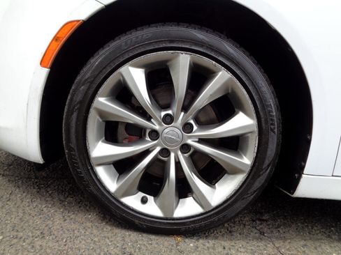 Used 2015 Chrysler 200 S image 28