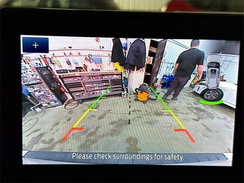 Used 2022 Ford Explorer XLT image 13