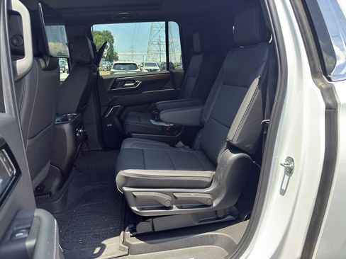 Used 2025 GMC Yukon XL Denali w/ Denali Reserve Package AWD/4WD image 6