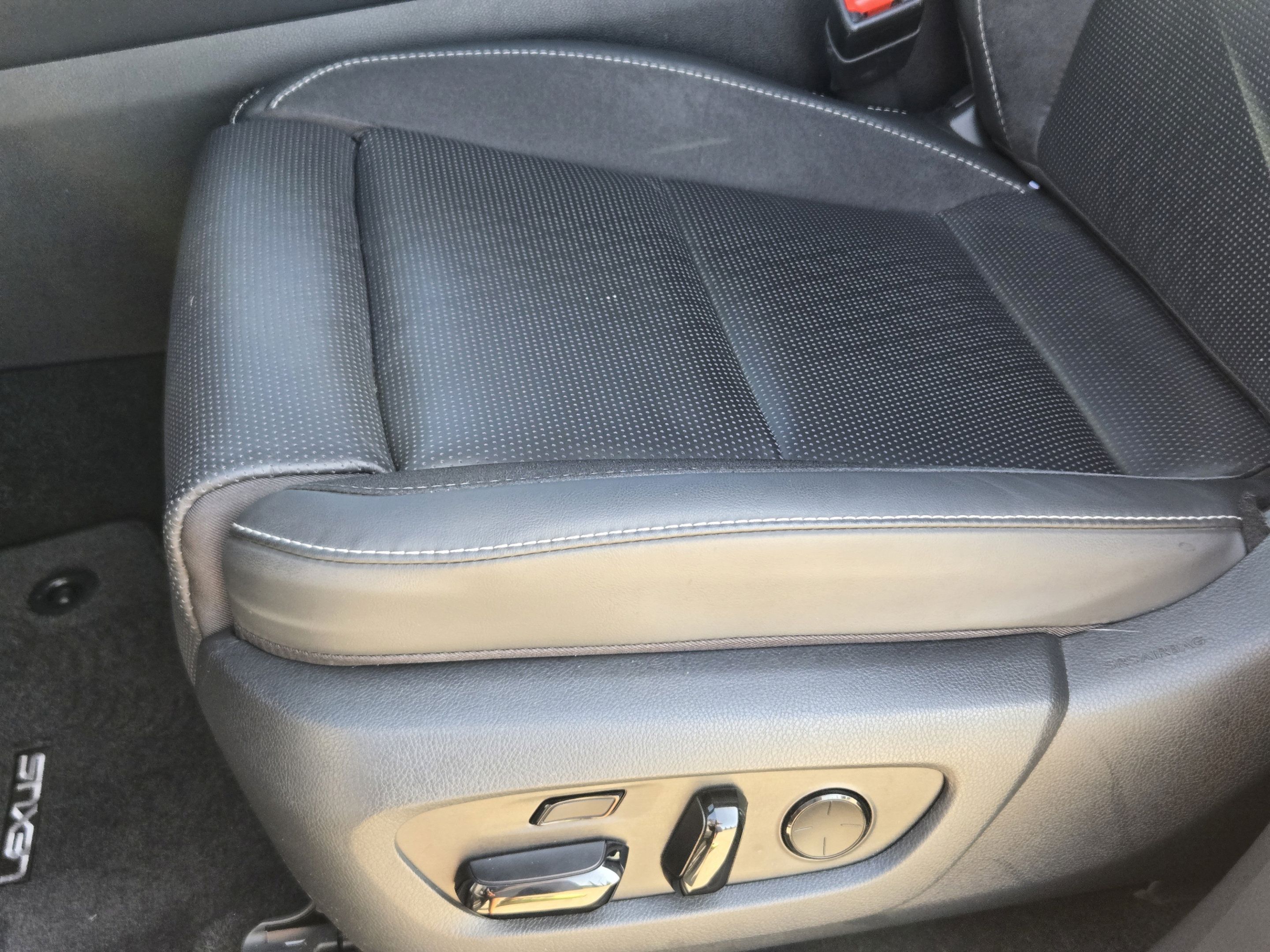 Certified 2025 Lexus RX 450h AWD w/ Convenience Package image 18