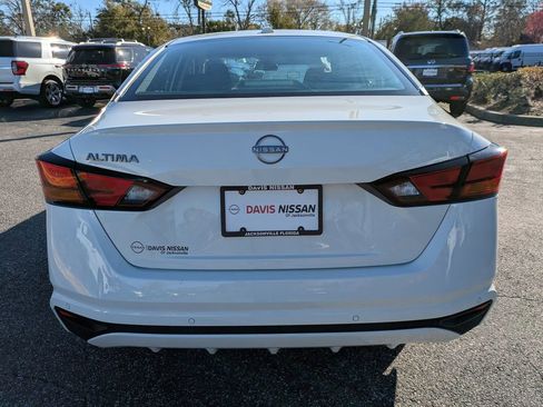 Used 2025 Nissan Altima 2.5 SV image 5
