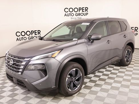 Used 2024 Nissan Rogue SV image 9