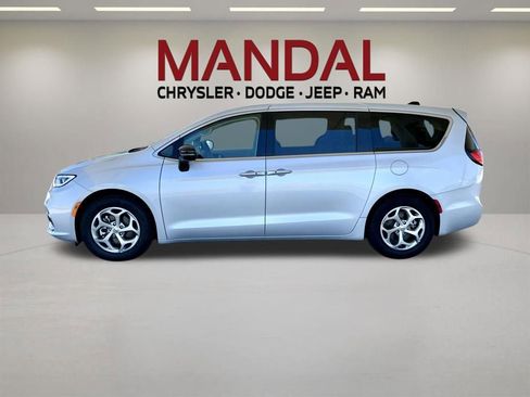 Used 2024 Chrysler Pacifica Limited FWD image 9