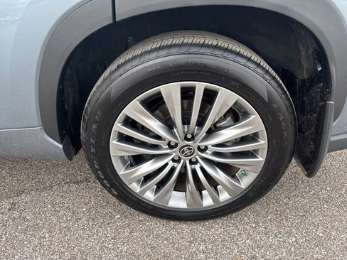Used 2022 Toyota Highlander Platinum image 12