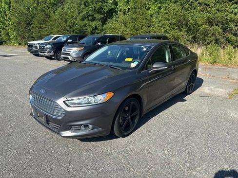 Used 2016 Ford Fusion SE FWD image 1