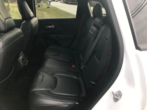 Used 2016 Jeep Cherokee Trailhawk w/ Comfort/Convenience Group image 34