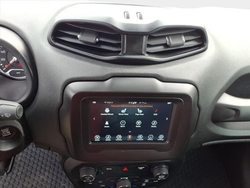 Used 2020 Jeep Renegade Latitude w/ Cold Weather Group image 22