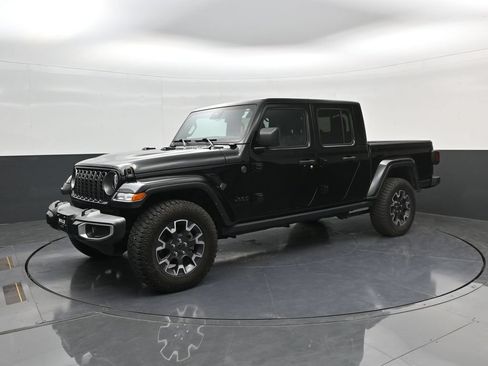 Used 2024 Jeep Gladiator Sport w/ Premium Package AWD/4WD image 4