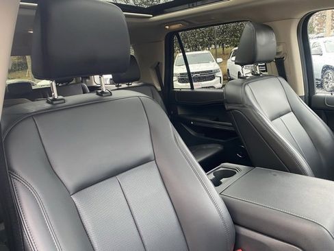 Used 2023 Ford Expedition XLT image 30