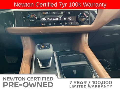 Used 2025 Nissan Pathfinder Platinum AWD/4WD image 16