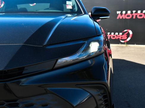 Used 2025 Toyota Camry SE image 11