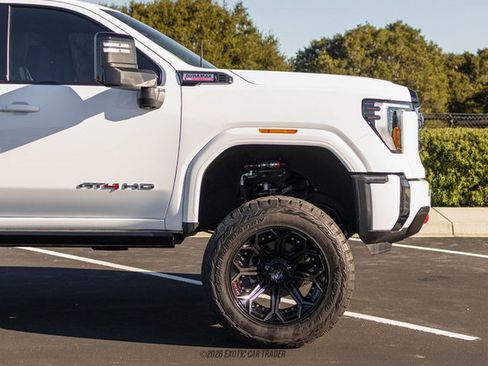 Used 2024 GMC Sierra 2500 AT4 w/ AT4 Premium Plus Package image 11