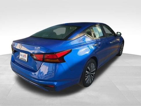 Used 2025 Nissan Altima 2.5 SV image 9