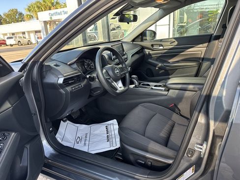 Used 2024 Nissan Altima 2.5 SV image 5