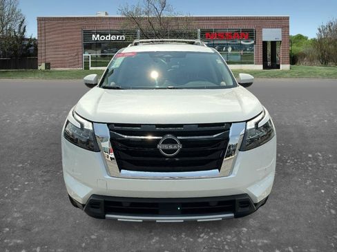 Certified 2025 Nissan Pathfinder SL FWD image 6