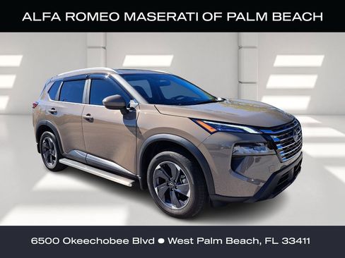 Used 2025 Nissan Rogue SV w/ SV Premium Package image 1