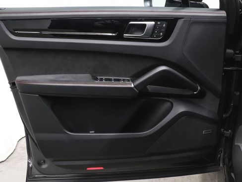 Used 2023 Porsche Cayenne GTS w/ Premium Package image 13