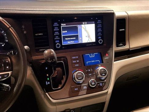 Used 2020 Toyota Sienna XLE w/ XLE Navigation Package image 6