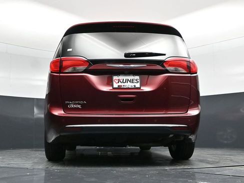 Used 2020 Chrysler Pacifica Touring-L w/ Tire & Wheel Group image 59