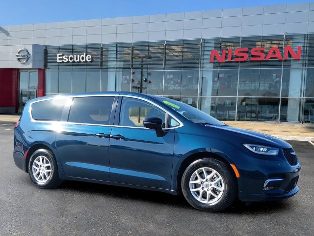 Used 2023 Chrysler Pacifica Touring-L FWD 360° Tour