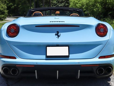 Used 2015 Ferrari California T RWD image 7