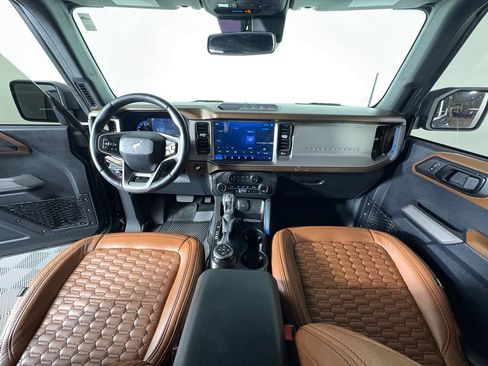 Used 2023 Ford Bronco Outer Banks AWD/4WD image 2