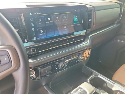 Used 2025 Chevrolet Silverado 1500 High Country AWD/4WD image 23